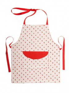 Reversible-Strawberry-Apron-Kit-02